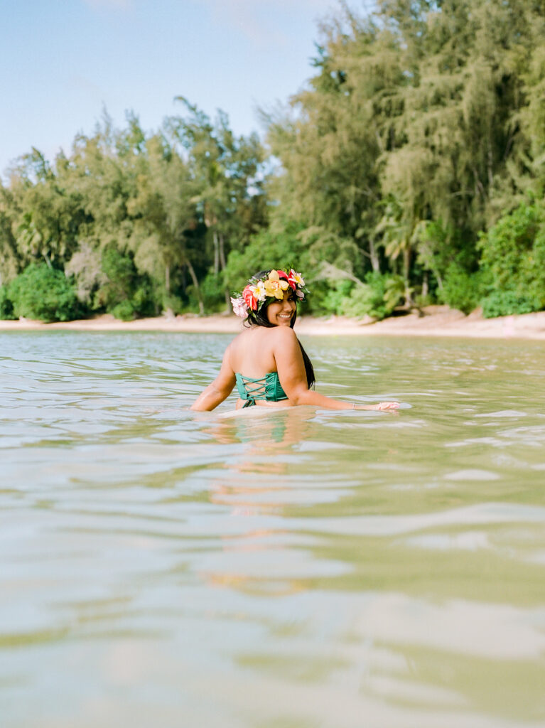 kawela beach senior portrait photoshoot annie groves