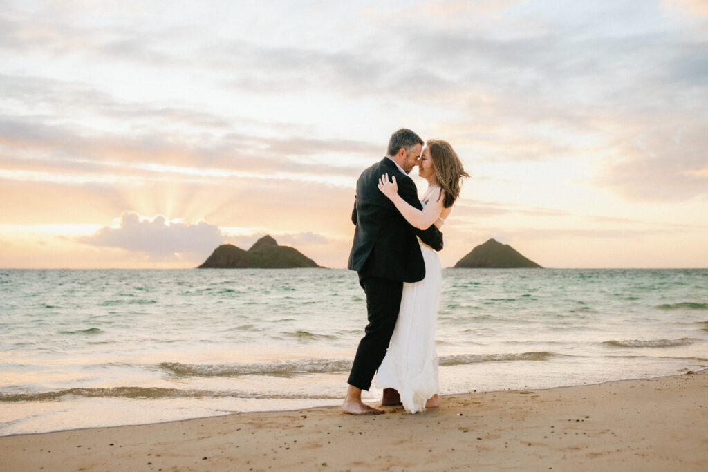 lanikai sunrise couple photoshoot annie groves