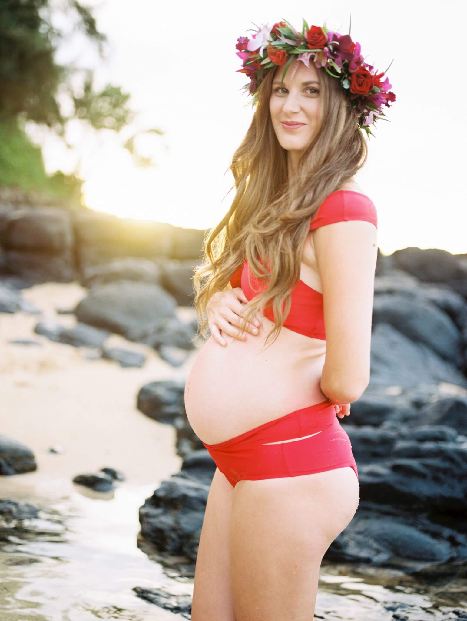 Rutsmann maternity photoshoot in oahu beach annie groves