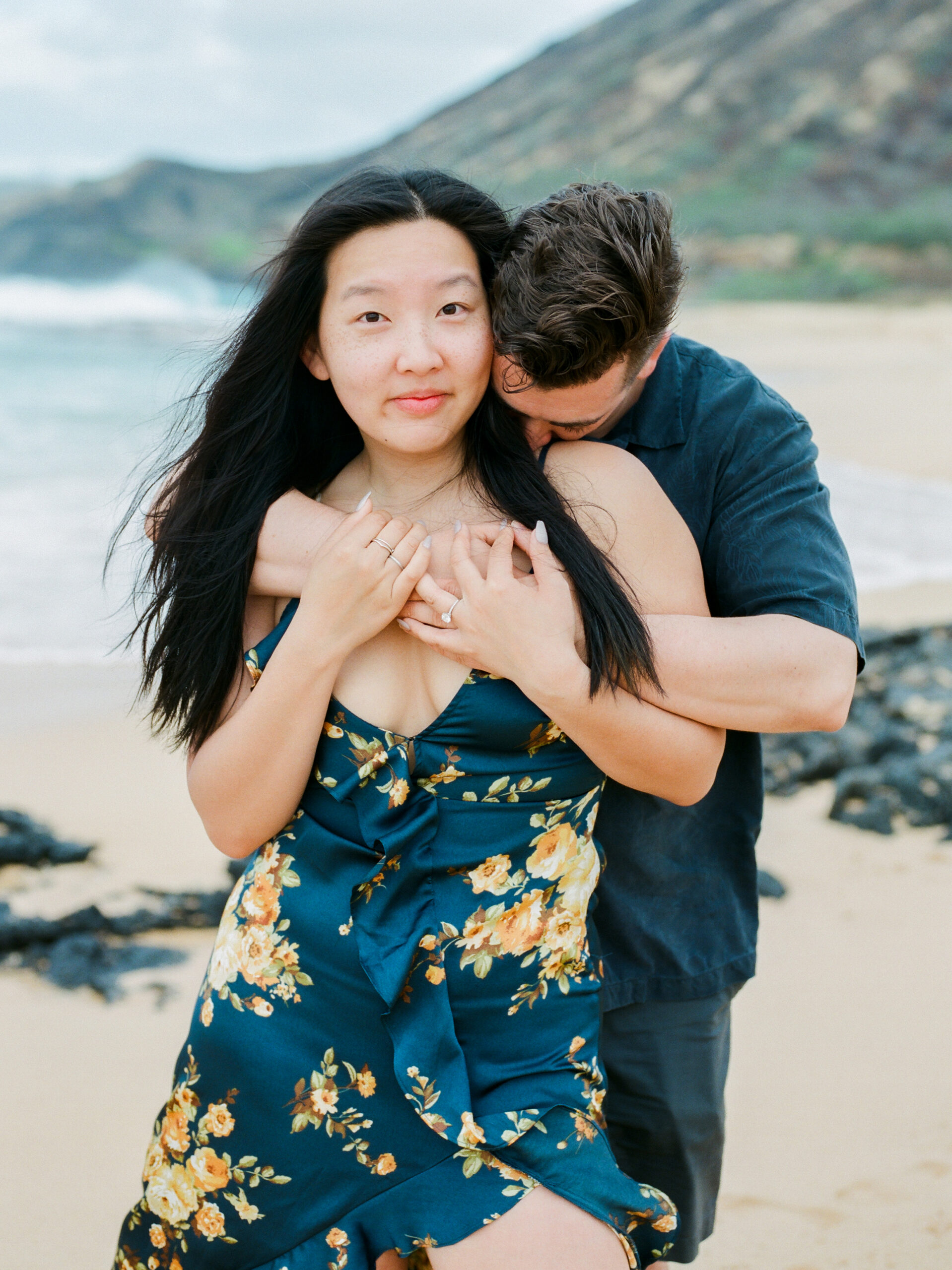 lovely couples patrick and naomi photoshoot in oahu beach annie gorves 15 scaled